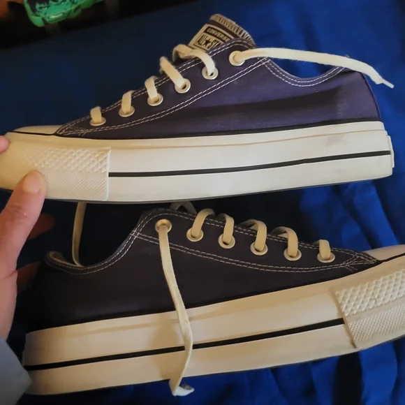 Converse Purple Platform Tennis shoes, women 10 men 8 - Picture 2 of 7